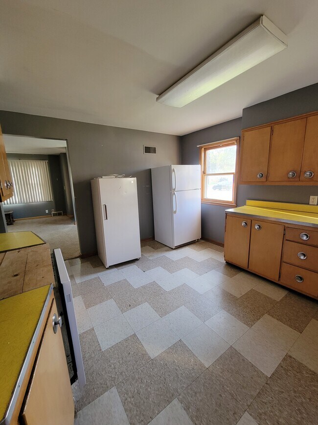 Building Photo - 524 8th Ave