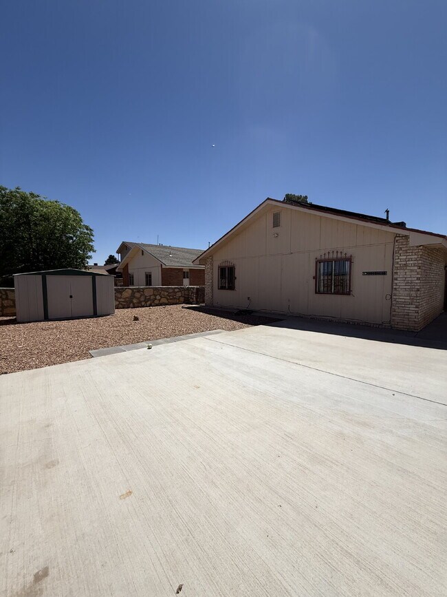 Building Photo - Well, kept three-bedroom, two baths home with Solar Panels. A must see, lease today! 11797 Imperi...