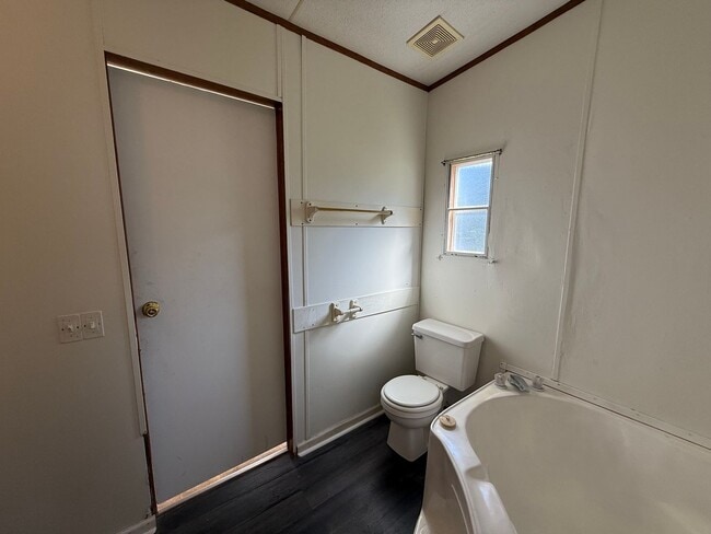 Building Photo - 4-Bedroom Home for Lease | Benton, LA 7100...