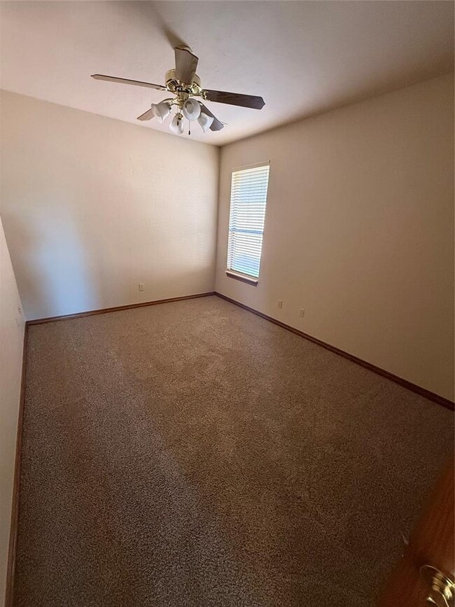 Building Photo - 9220 Roadrunner Ave