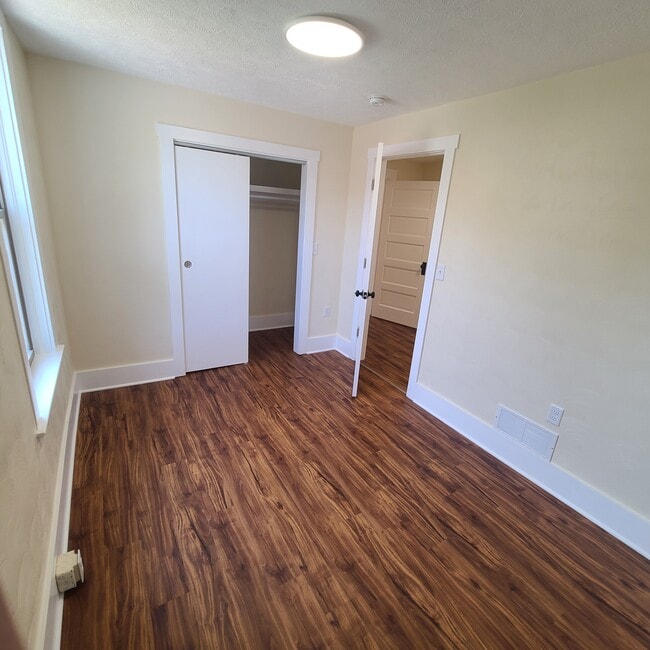 Second Bedroom - 1372 Mars-Evans City Rd