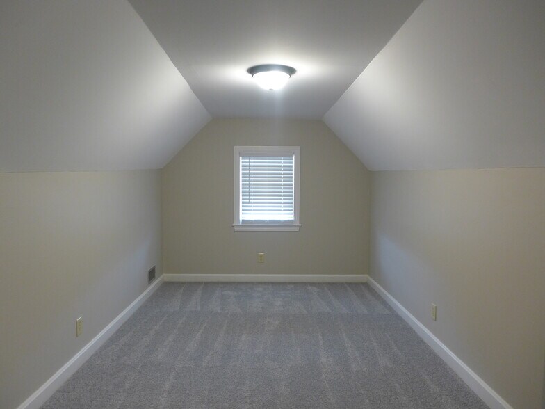 Building Photo - 205 N Caswell St