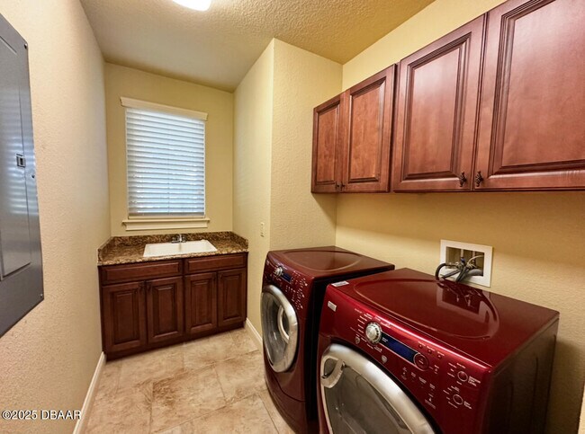 Building Photo - 5090 Riverside Dr