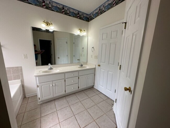 Building Photo - 701 Spalding Ct