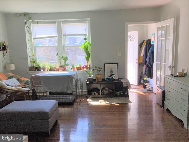 Primary Photo - 2221 N Salford St