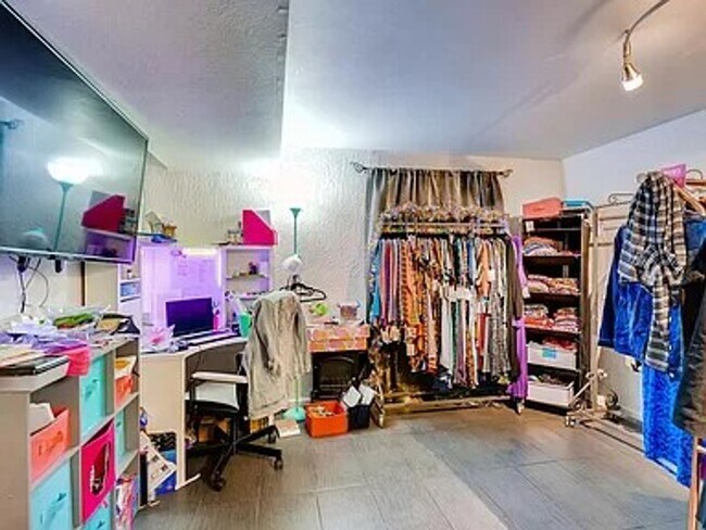 Building Photo - Spacious Home on a Large Lot in Villa Loma...