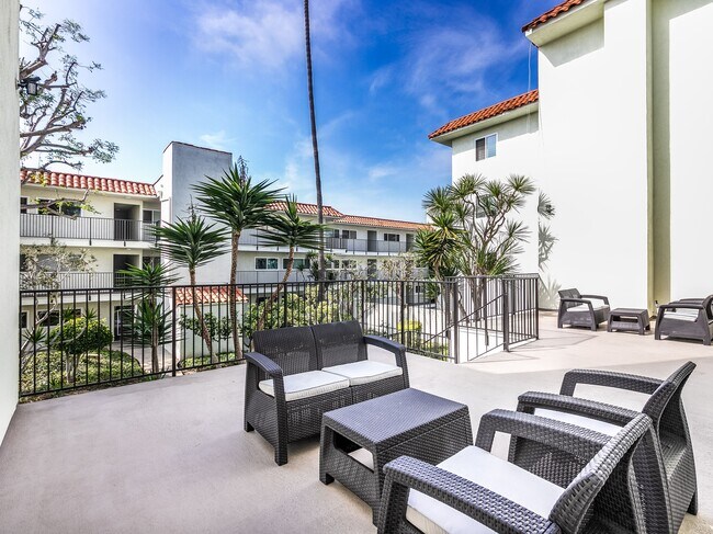 Building Photo - 1720 Ardmore Ave