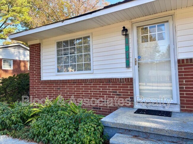 Building Photo - 1019 Greenwich St