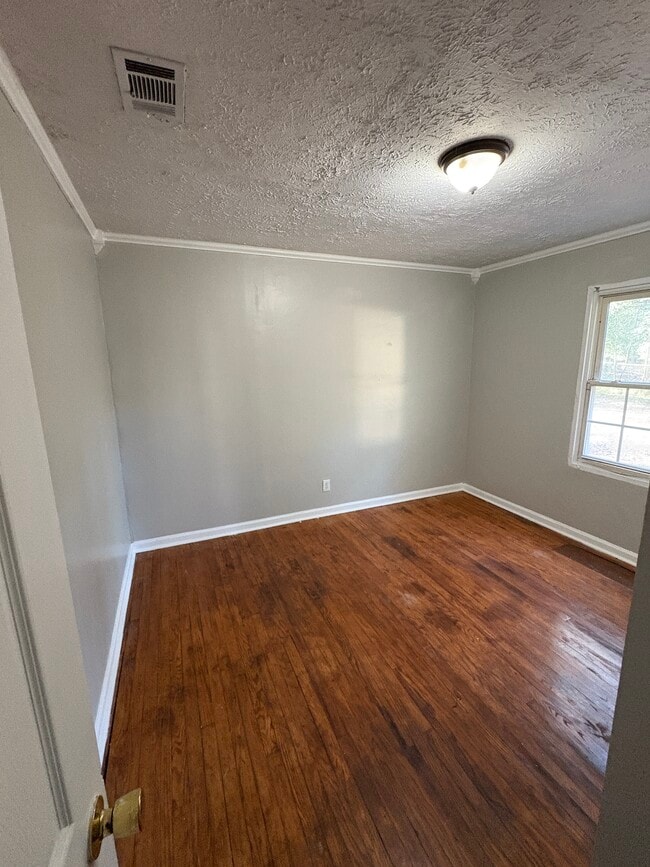 Building Photo - 1982 Johnson St