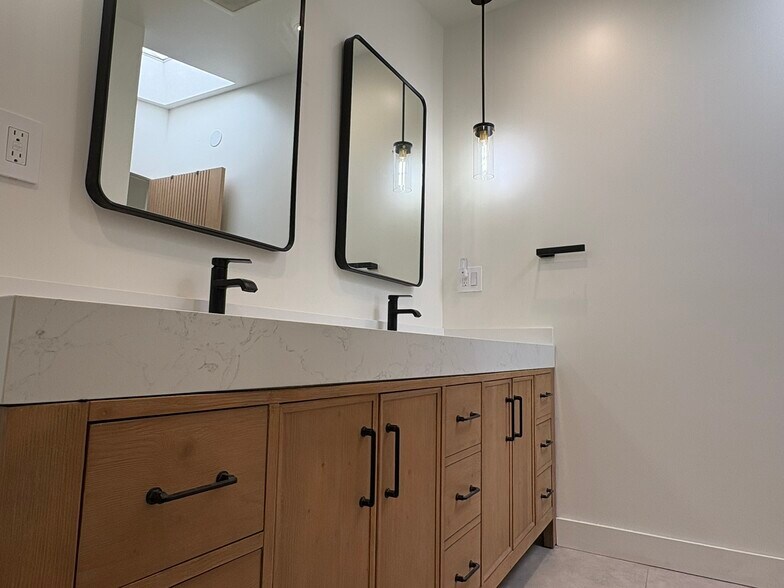 Building Photo - 4236 Ellenita Ave