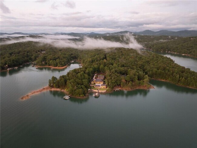 Building Photo - 725 Rocky Point Dr