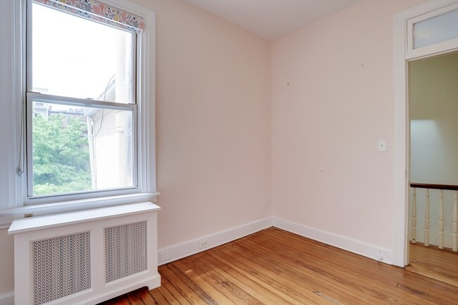 Building Photo - 1512 Swann St NW