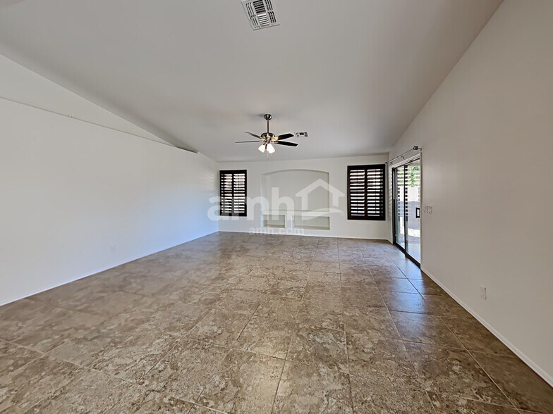 Building Photo - 3429 E Crescent Way