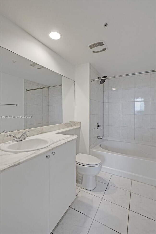 Building Photo - 2775 NE 187th St
