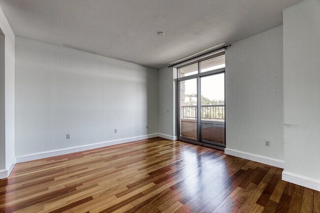 Building Photo - 8100 River Rd