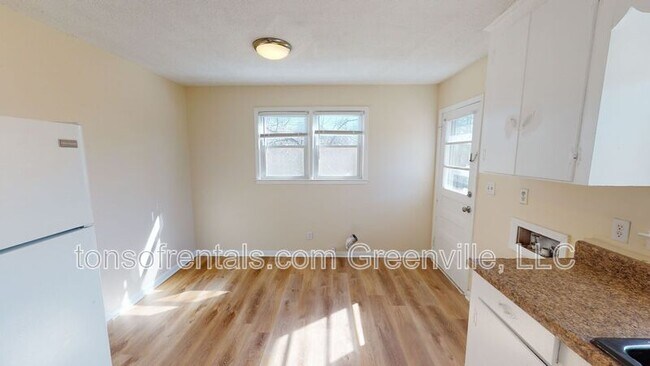 Building Photo - 1427 Grant Cir