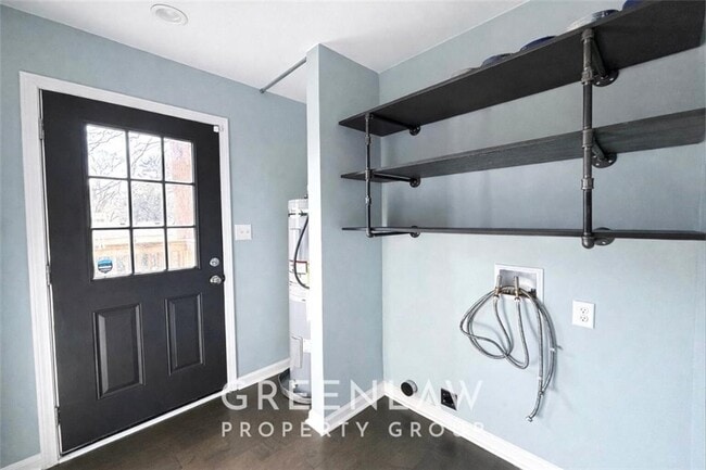 Building Photo - 256 Birch St