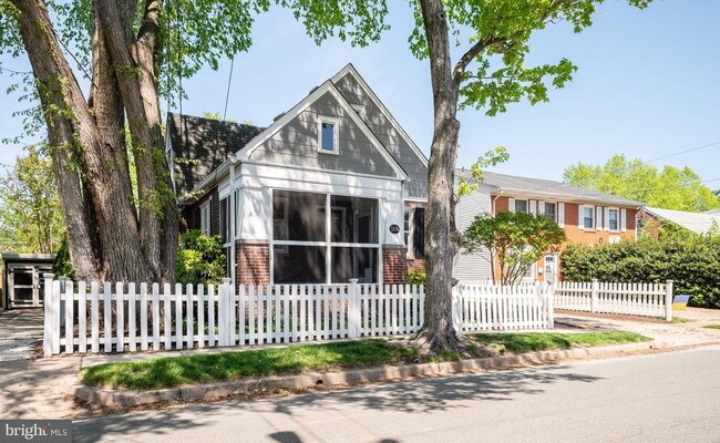 Building Photo - 506 E Windsor Ave