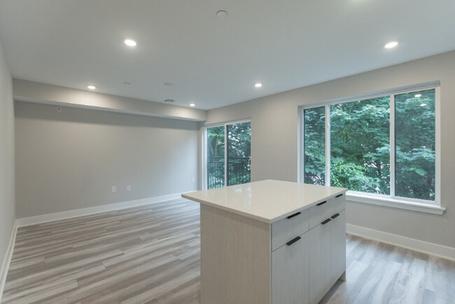 Building Photo - 665 N 35th St