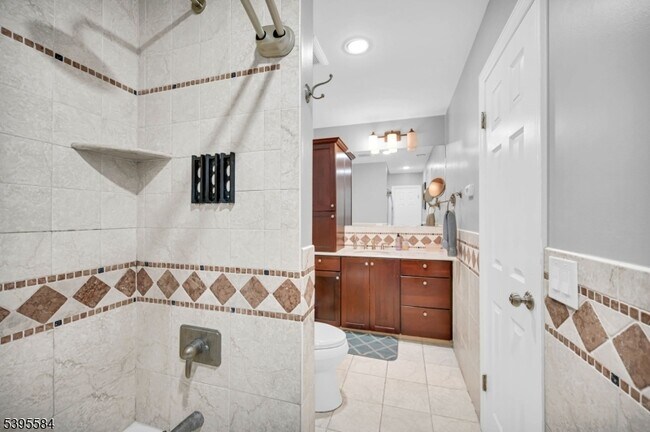 Building Photo - 15 Sweetwood Ct