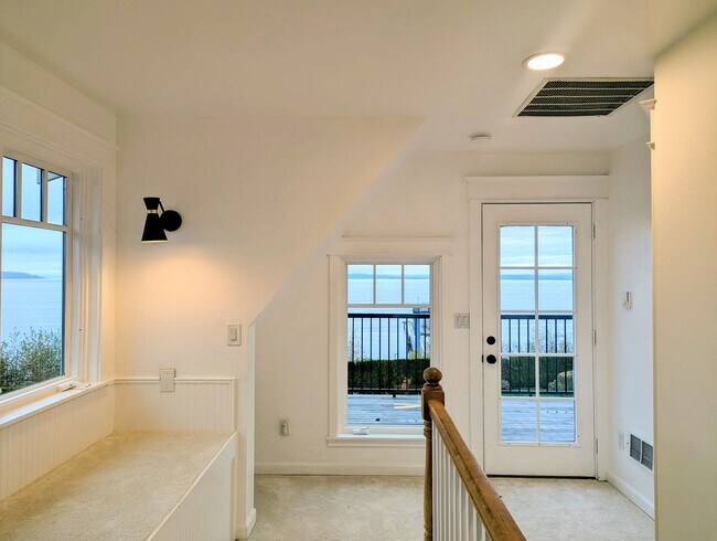 Building Photo - 4Bd/2.75Ba Mukilteo House