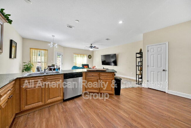 Building Photo - 511 Arbor Lake Dr
