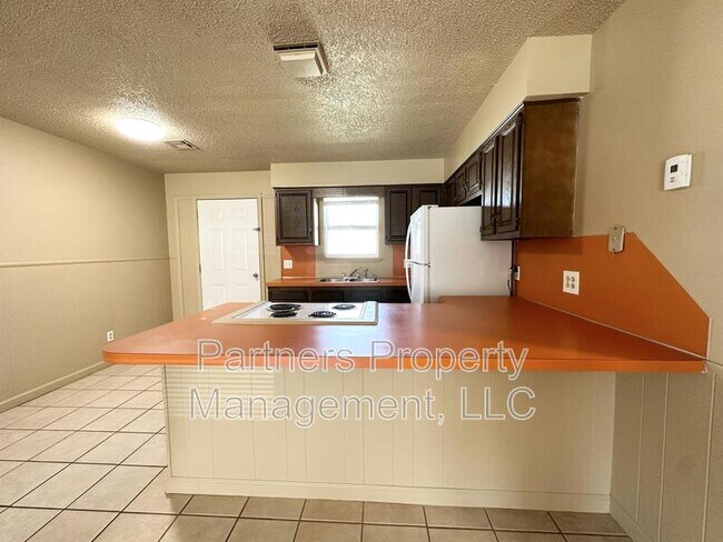 Building Photo - 107 N Pine Ave