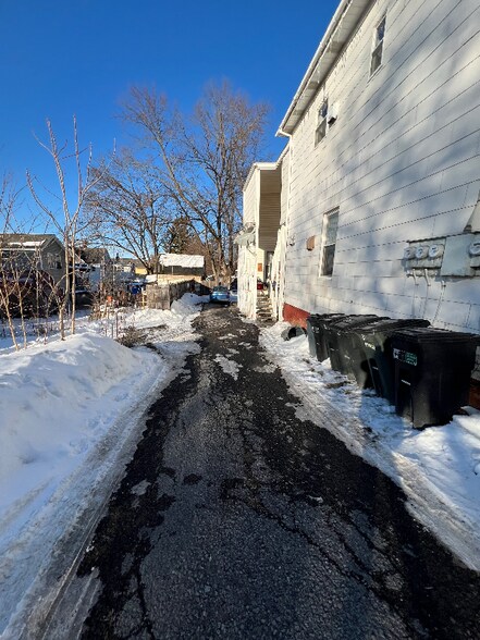 Building Photo - 1 Macnaughton Ave