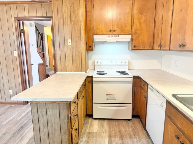 Building Photo - Adorable 2 Bedroom Convenient to I-29, Shopping & More!