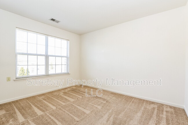 Building Photo - 158 Chancellor Dr