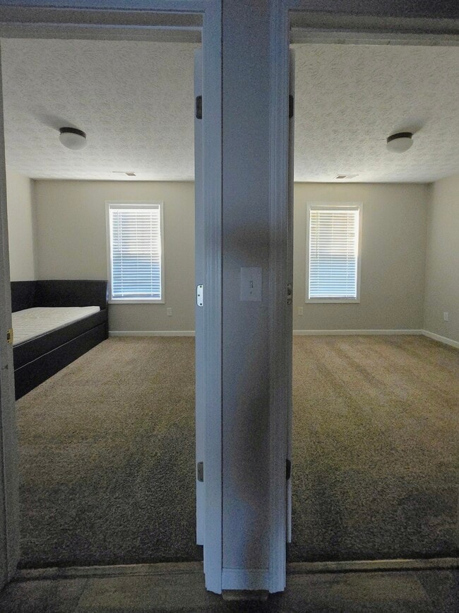 Building Photo - 401 Redwood Trail