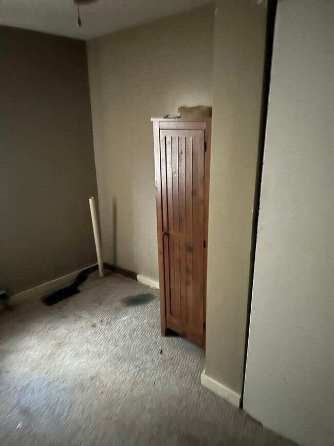 Building Photo - 403 E Division St