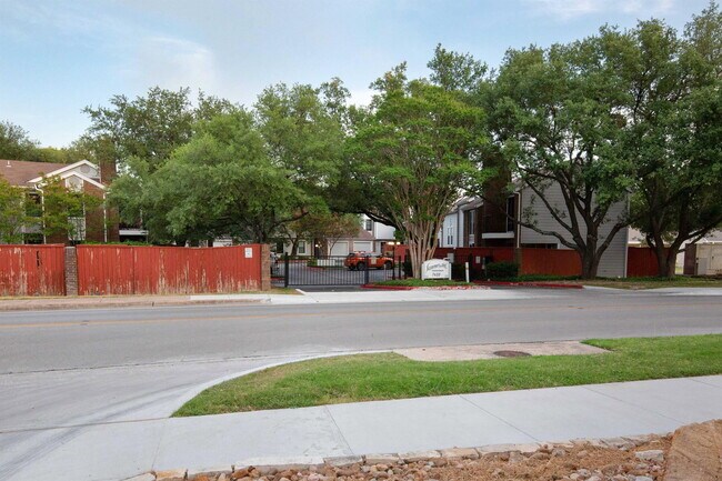 Building Photo - 7635 Guadalupe St