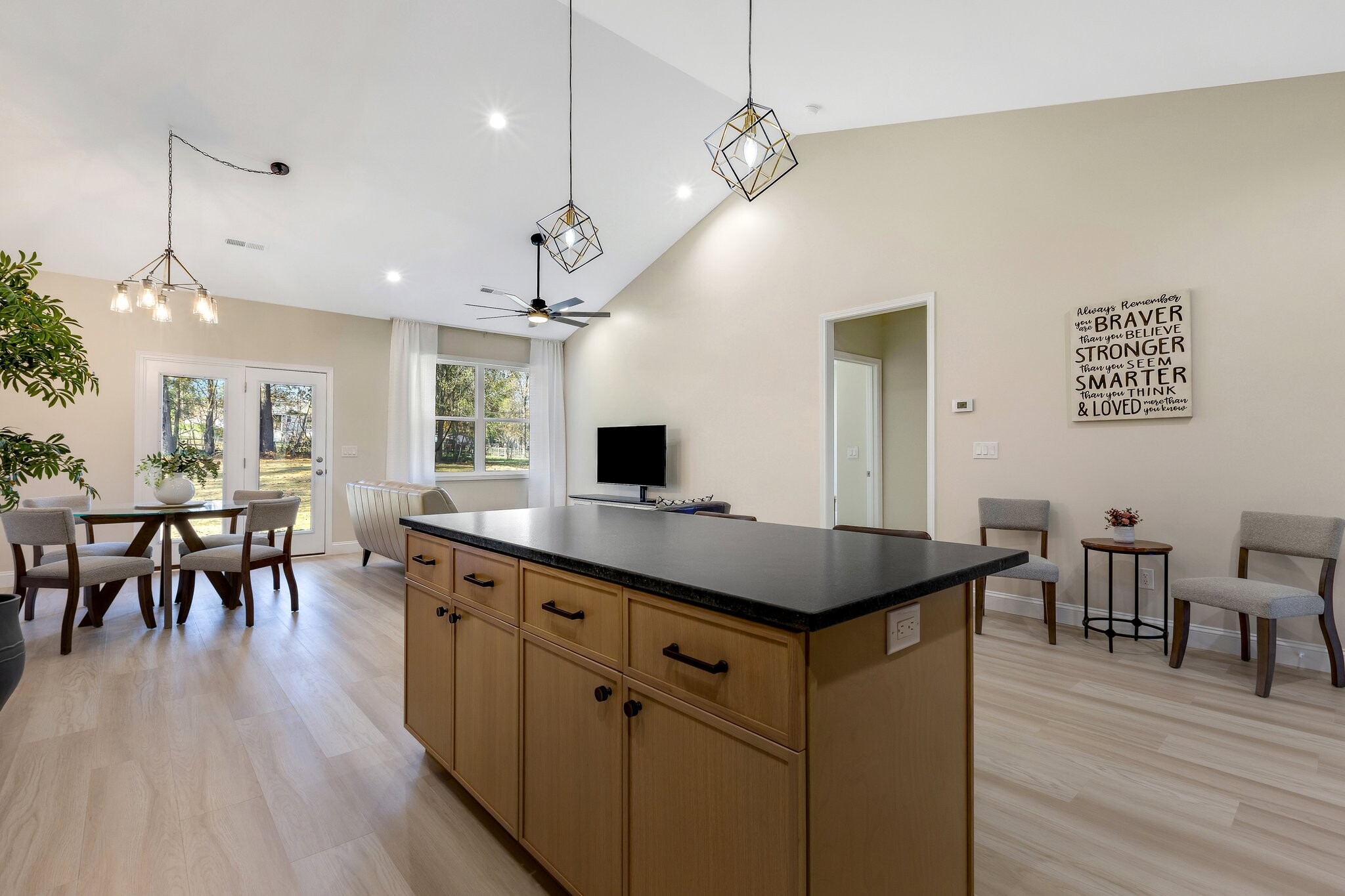 Island/living - 170 Weaver Line