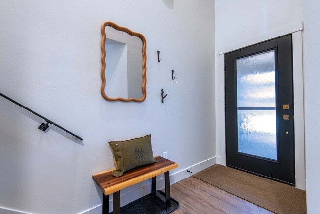 Building Photo - 690 Stone Peak Lp