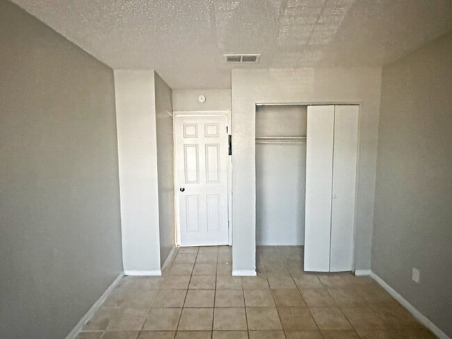 Building Photo - 7508 Oak Chase