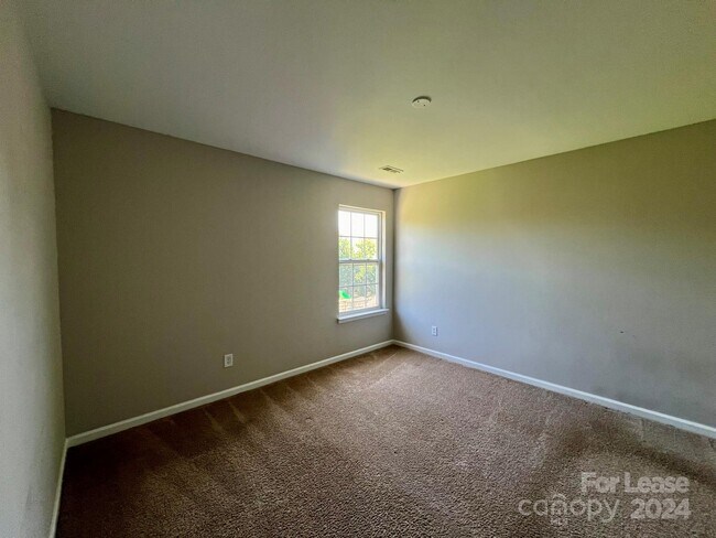 Building Photo - 10311 Dominion Village Dr