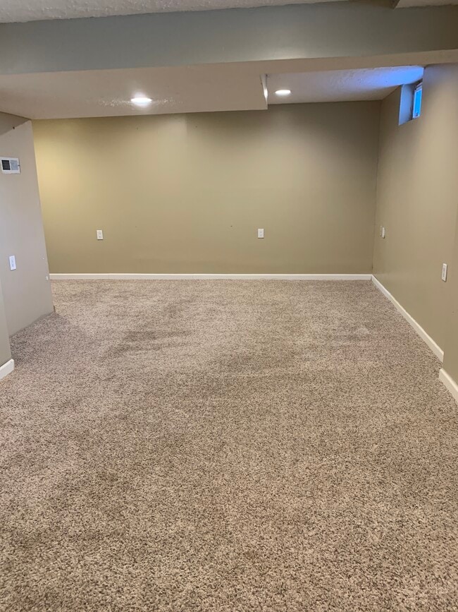 Building Photo - 9012 Ellersly Dr