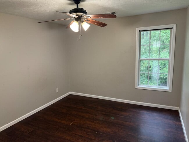 Building Photo - 573 Elrod Ave