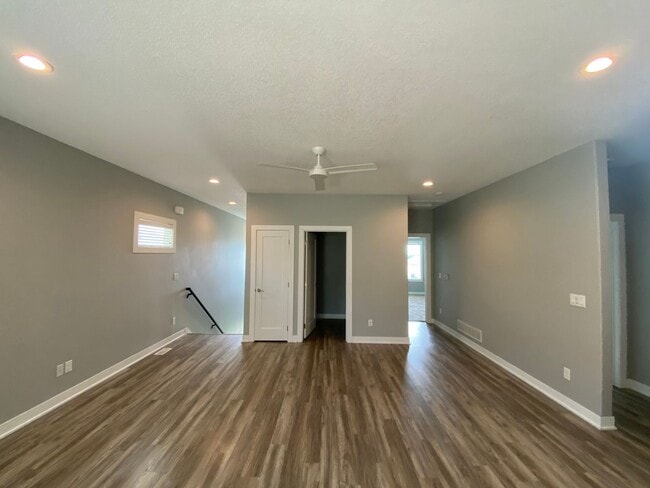 Building Photo - Beautiful and Unique Carriage House style home!