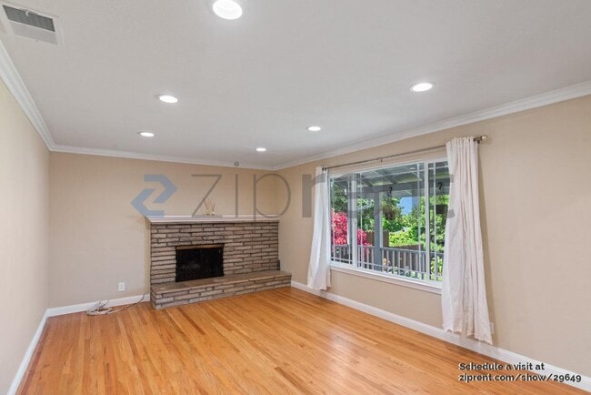 Building Photo - 2815 Draper St