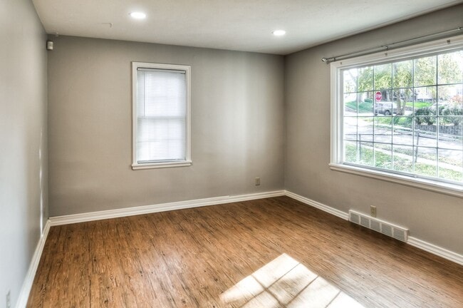 Building Photo - Aksarben Beauty