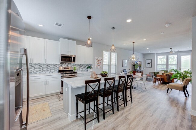 Building Photo - 18732 Centro Main St