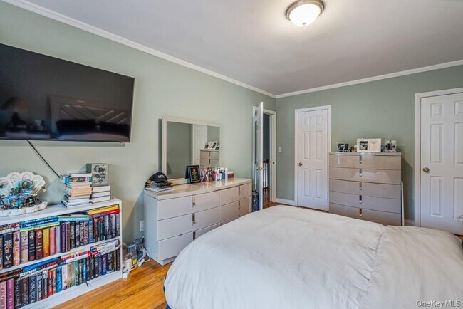 Building Photo - 95-25-95-67 67th Ave