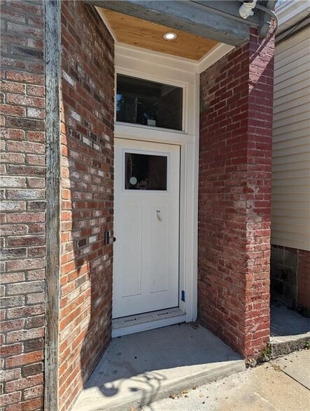 Building Photo - 56 Sutton St