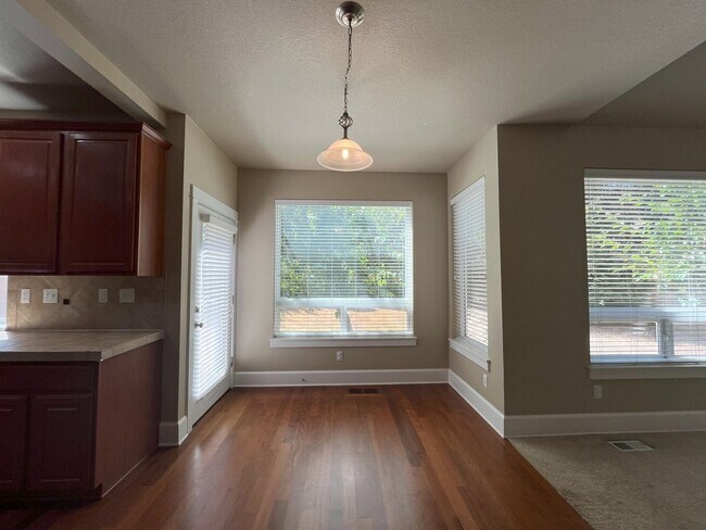 Building Photo - Bright & Airy Home with Granite Kitchen, V...