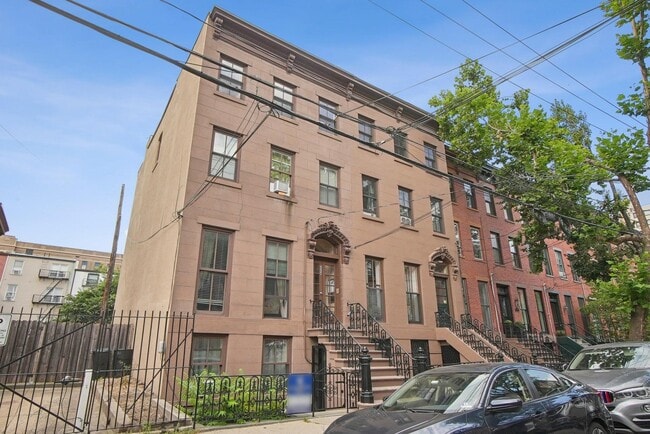 Building Photo - 224 8th St