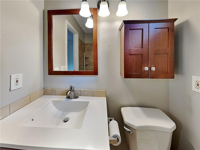 Building Photo - 2205 Oakrill Ct