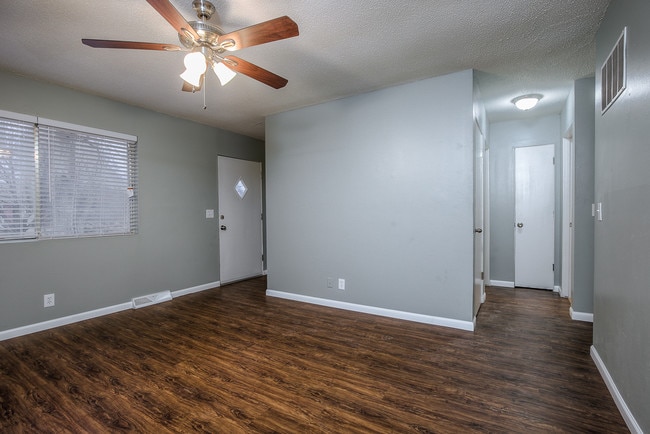 Building Photo - 510 NE Corder St