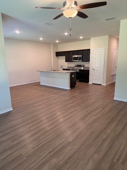 Building Photo - 3109 Mesa Dr